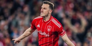 Ιστορικό γκολ από τον Κρις Γουντ που έκανε το 1-0 για τη Νότιγχαμ Φόρεστ