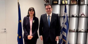 Συνάντηση Πιερρακάκη-Κοβέσι στην ΑΑΔΕ: Στο επίκεντρο η πρόοδος των τελωνείων και η καταπολέμηση της απάτης