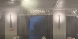 «Νήσος Σάμος»: Νέο βίντεο καταγράφει τη στιγμή που ψεκάζουν νερό τα συστήματα πυρασφάλειας του πλοίου