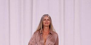 Η Πολίνα Πορίζκοβα έγινε 61: Γιορτάζει ποζάροντας με μπικίνι -Γιατί ένιωθε πιο ανασφαλής στα 21 παρά σήμερα