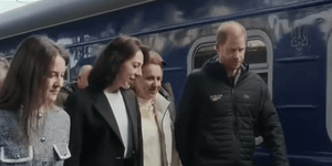 Πρίγκιπας Χάρι έφτασε με τρένο στην Ουκρανία 