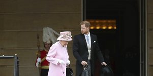 Πρίγκιπας Χάρι και βασίλισσα Ελισάβετ 