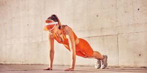 γυναίκα ασκείται για να χάσει βάρος