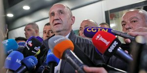 Ο μεγάλος νικητής των εκλογών στη Βουλγαρία, Ρούμεν Ράντεφ