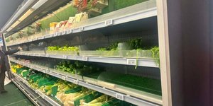 Αδειάζουν τα ράφια στα σούπερ μάρκετ στη Μυτιλήνη