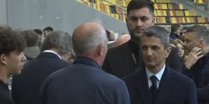 Ο Ραζβάν Λουτσέσκου στο προσκύνημα για τον πατέρα του