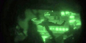 Στιγμιότυπο από το ρεσάλτο των Αμερικανών πεζοναυτών στο ιρανικό πλοίο