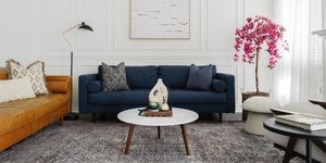 Οι interior designers συμφωνούν: Αυτό το αξεσουάρ είναι το απόλυτο trend για το σαλόνι τώρα