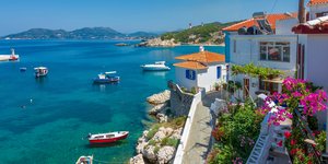 σαμος σπιτια πανω σε βραχο