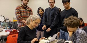 Η Γκριτ Ματίας Φελπς, διδάσκουσα γερμανικής γλώσσας, εισήγαγε αυτή την πρακτική το 2023 ως απάντηση στην τεχνητή νοημοσύνη / ΑΡ