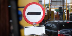 Η πινακίδα που συναντούμε σε σταθμούς διοδίων 