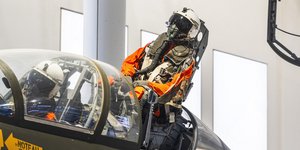 Φωτ. αρχείου: Αναπαράσταση εκτίναξης από το πιλοτηρίου ενός Lockheed F-104 Starfighter  - Φωτ. αρχείου