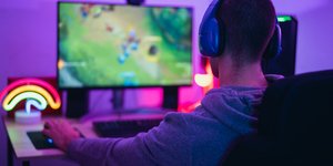 Young gamer playing online video games while streaming on social media - SHUTTERSTOCK