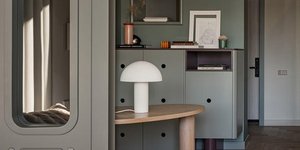 Ανακαίνιση στα 35 τ.μ.: Πώς τα κομψά χρώματα και η έξυπνη διακόσμηση «μεγαλώνουν» ένα μικροσκοπικό σπίτι