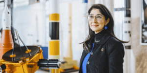 Η Άαρτι Χόλα-Μαΐνι, διευθύντρια του Γραφείου των Ηνωμένων Εθνών για Θέματα Εξωδιαστήματος, έχει έναν από τους πιο ασυνήθιστους ρόλους στον πλανήτη / INSTAGRAM