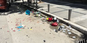 Μερικά από τα πράγματα που πέταξε ο 5χρονος από το μπαλκόνι