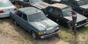 Youtuber ανακάλυψε έναν σπάνιο θησαυρό με 200 αυτοκίνητα και έγινε viral (video)