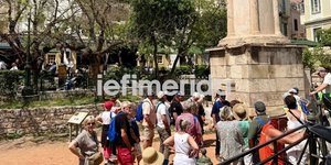 Γέμισε τουρίστες το κέντρο της Αθήνας