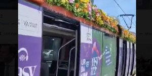 Στολισμένο τραμ με λουλούδια