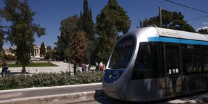 Στη Βασ. Ολγας τραμ