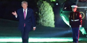 Ο Αμερικανός πρόεδρος, Ντόναλντ Τραμπ, έξω από το ελικόπτερο του