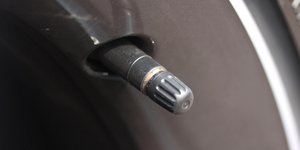 Βαλβίδα αέρα σε ελαστικό αυτοκινήτου 