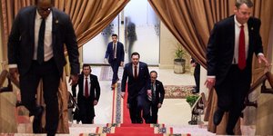 Ο αντιπρόεδρος των ΗΠΑ Τζέι Ντι Βανς στον χώρο όπου διεξάγονται οι συνομιλίες με το Ιράν, στο Ισλαμαμπάντ 