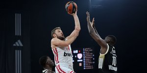 Κορυφαίος παίκτης του Ολυμπιακού ο Βεζένκοφ με 23 πόντους