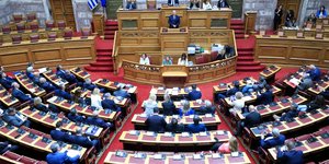Συζήτηση στη Βουλή για την άρση ασυλίας 13 βουλευτών