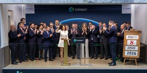  Συνεδρίαση του Χρηματιστηρίου Αθηνών, της οποίας την έναρξη σήμανε η CEO της CrediaBank, Ελένη Βρεττού.