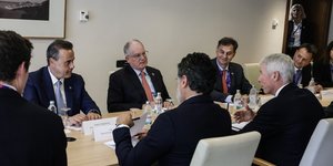 Τον Κωνταντίνο Τασούλα ενημέρωσαν για τις ενεργειακές εξελίξεις ο Σ. Παπασταύρου με τον Κρις Ράιτ