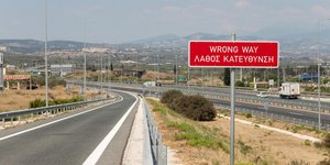 Πινακίδα σε είσοδο της Εθνικής Οδού 