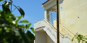 Μπαλκόνι έπεσε 13χρονη σε σχολείο στο Χαιδάρι