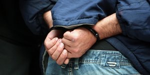 Χειροπέδες