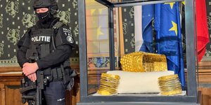 χρυσό αρχαίο κράνος