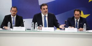 Συνέντευξη τύπου από τον υπουργό Εθνικής Οικονομίας και Οικονομικών Κυριάκο Πιερρακάκη, τους υφυπουργούς Θάνο Πετραλιά και Γιώργο Κώτσηρα