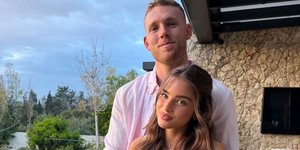 H ερωτική ιστορία του τερματοφύλακα και της τραγουδίστριας