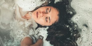 Γυναίκα που βυθίζεται 