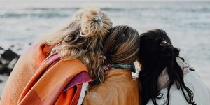 Τρεις χαρούμενες γυναίκες 