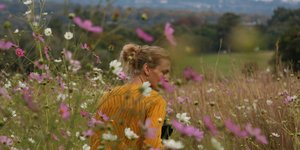 Γυναίκα με λουλούδια