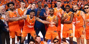 Οι παίκτες της Βαλένθια πανηγυρίζουν