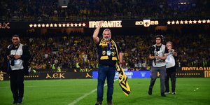 Ο Μάριος Ηλιόπουλος καλεί τους παίκτες του να πανηγυρίσουν