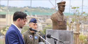Η αποκάλυψη της προτομής του Κώστα Ηλιάκη στα Χανιά