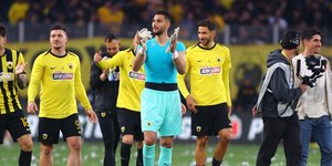 Οι παίκτες της ΑΕΚ μετά τη νίκη με 3-0 επί του ΠΑΟΚ