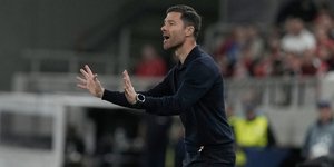 Ο Τσάμπι Αλόνσο στον πάγκο της Ρεάλ Μαδρίτης στην αναμέτρηση με τον Ολυμπιακό για την league phase του Champions League
