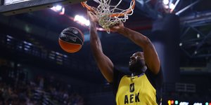 Στιγμιότυπο από το ντέρμπι ΑΕΚ - Άρης στη Sunel Arena