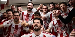 Ο Ολυμπιακός επικράτησε της ΑΕΚ και κατέκτησε με 3-1 την Handball Premier