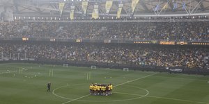 Εικόνα από την ανοιχτή προπόνηση της ΑΕΚ πριν την τελευταία αγωνιστική των playoffs της Super League με τον Ολυμπιακό 