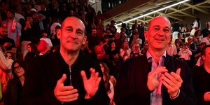 Οι Αγγελόπουλοι στο Game 3 του Μονακό-Ολυμπιακός 