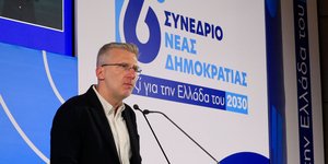 Ο Άκης Σκέρτσος κατά την ομιλία του στο 16ο Συνέδριο της ΝΔ